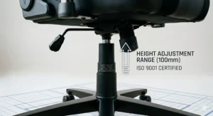 A high-detail technical illustration showing the robust Class-4 gas lift mechanism and base of a black gaming chair. A diagrammatic arrow indicates the 100mm height adjustment range, and technical text confirms ISO 9001 certification.